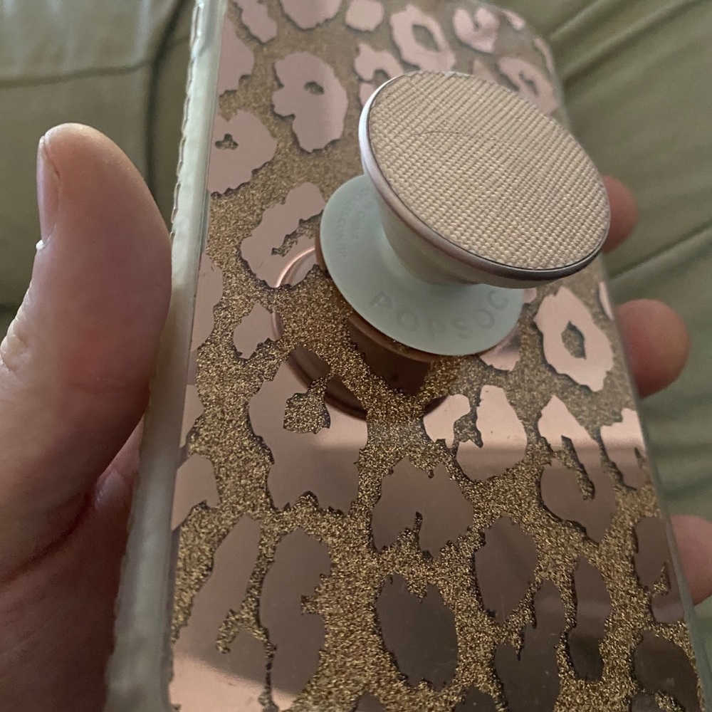 Gold iPhone 8 Plus case with pop socket